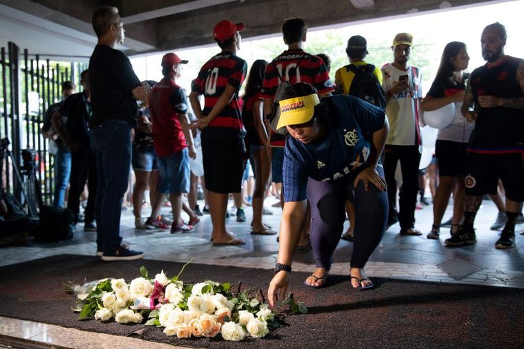 Los cuerpos de siete de las diez víctimas ya fueron reconocidos por sus familiares en el Instituto de Medicina Legal de Rio (AFP)