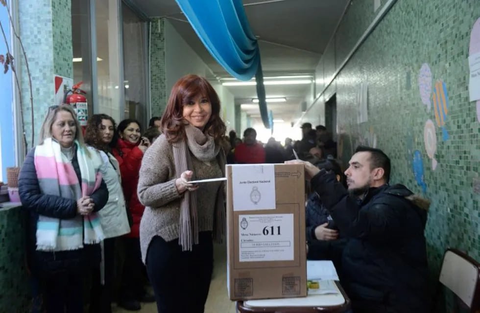 Cristina Fernández de Kirchner emitiendo su voto (Foto: Emmanuel Fernández).