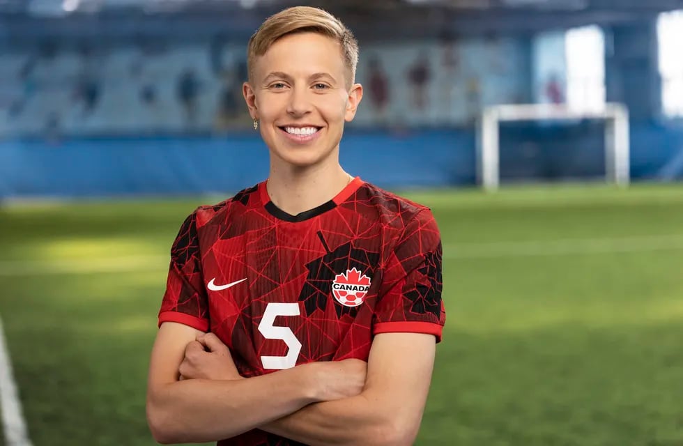 Quinn, la primera persona no binaria en jugar un Mundial. Foto: Toronto soccer star Quinn (Eric Forget/GE Appliances Canada)