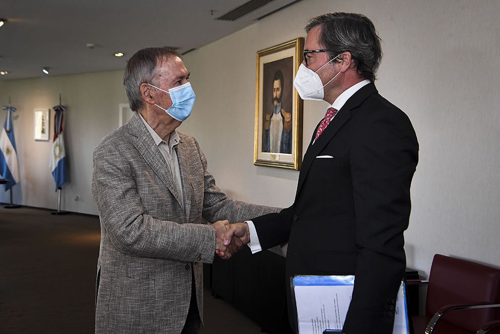 Juan Schiaretti junto al embajador alemán, Ulrich Sante. (Prensa Gobierno de Córdoba)