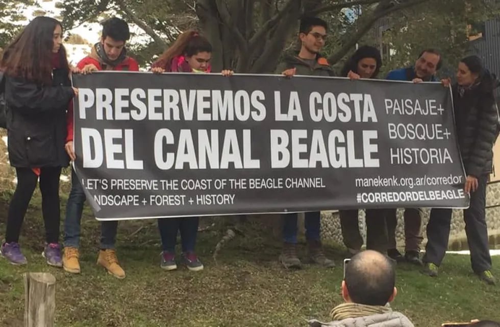 Manifestación de ambientalistas en contra del Corredor Beagle.