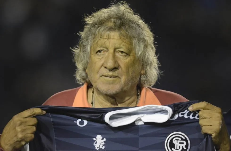 El exfutbolista vistió la camiseta de Independiente Rivadavia de Mendoza entre 1975 y 1976.