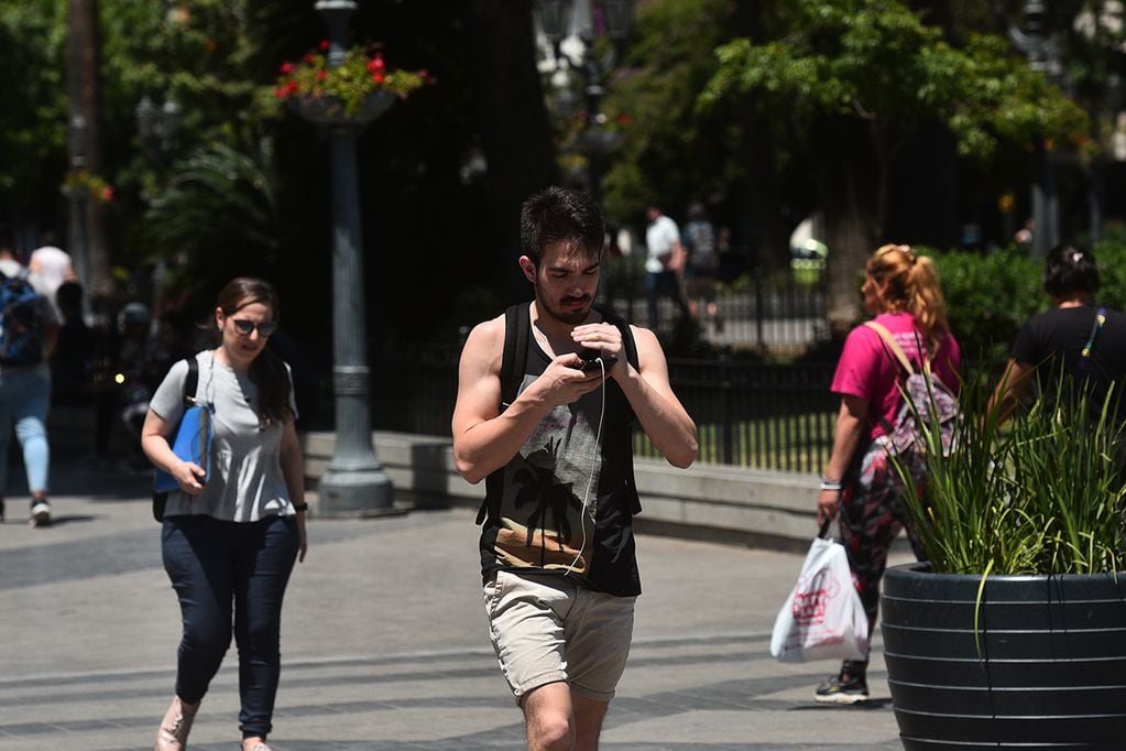  Jornada de intenso calor en la ciudad de Córdoba  Foto: (Pedro Castillo / La Voz)