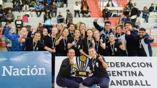 las nenas de San Luis se consagraron campeonas en el Argentino de handball menores y ascendieron