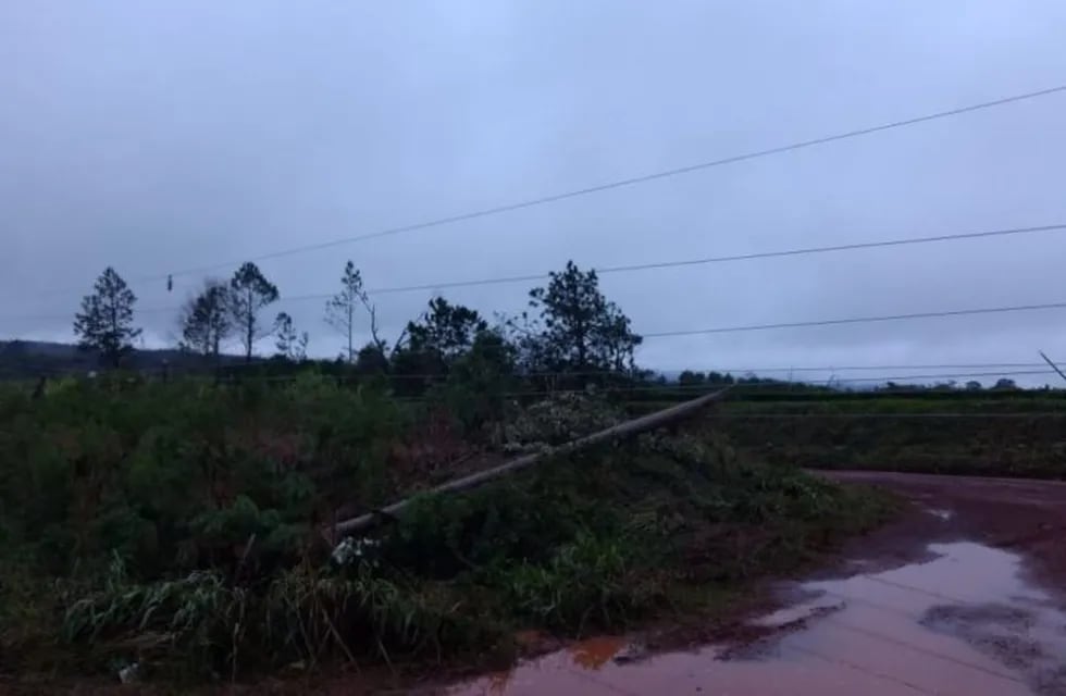 El temporal dejó graves destrozos en San Javier. (Foto: Twitter)