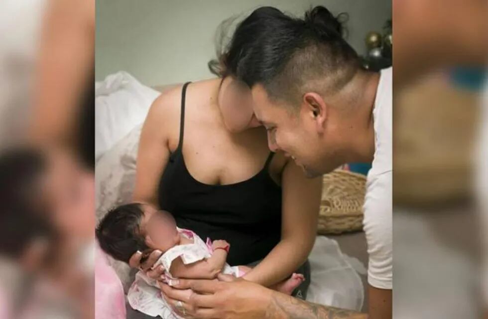 Juan Martínez junto a su esposa Jéssica y su bebé recién nacida (Web)