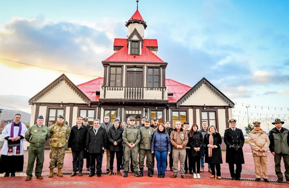 La Municipalidad presente en el 42° aniversario del bautismo de fuego de Gendarmería en Malvinas