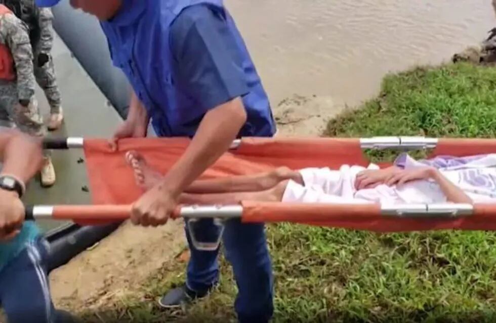 La madre y los tres niños fueron rescatados (Captura)