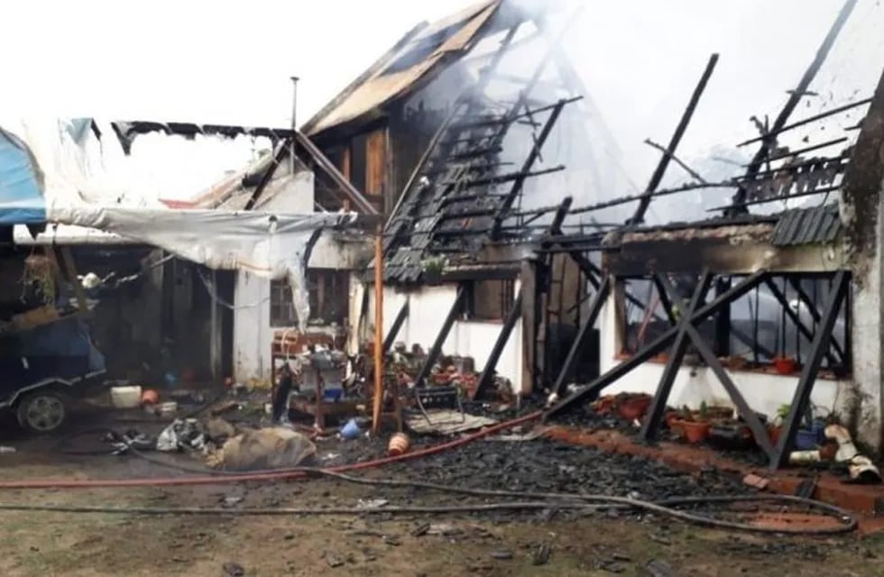 Casa incendiada en San Lorenzo, Salta. (Web)