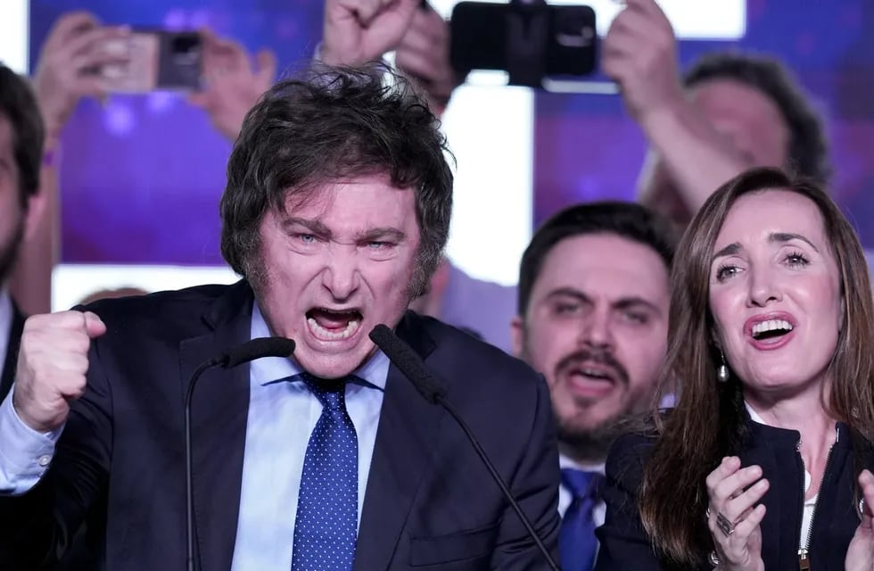 Javier Milei celebrando el triunfo en las elecciones PASO del domingo.