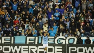 Mariano Miño festeja el gol del triunfo de Belgrano ante Almirante Brown