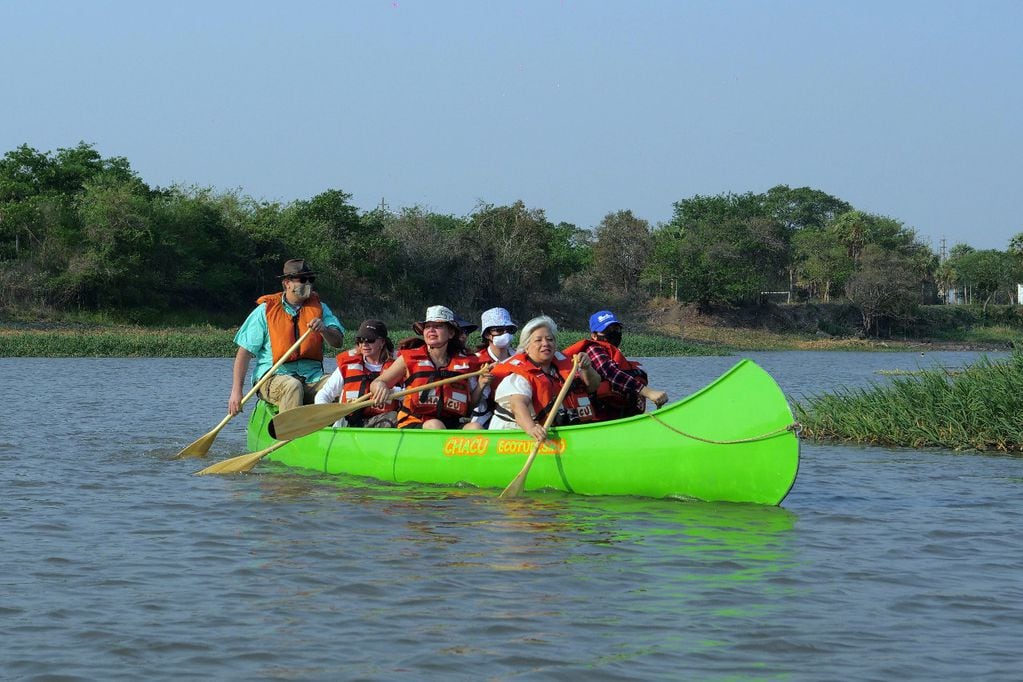 Los visitantes provenientes de Buenos Aires, Córdoba, Corrientes y el Chaco tuvieron la oportunidad de realizar diversas actividades recreativas y culturales, como paseos en kayak por el río Bermejito.