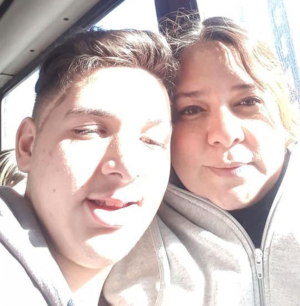 Joaquin y su mamá, Daiana (web)
