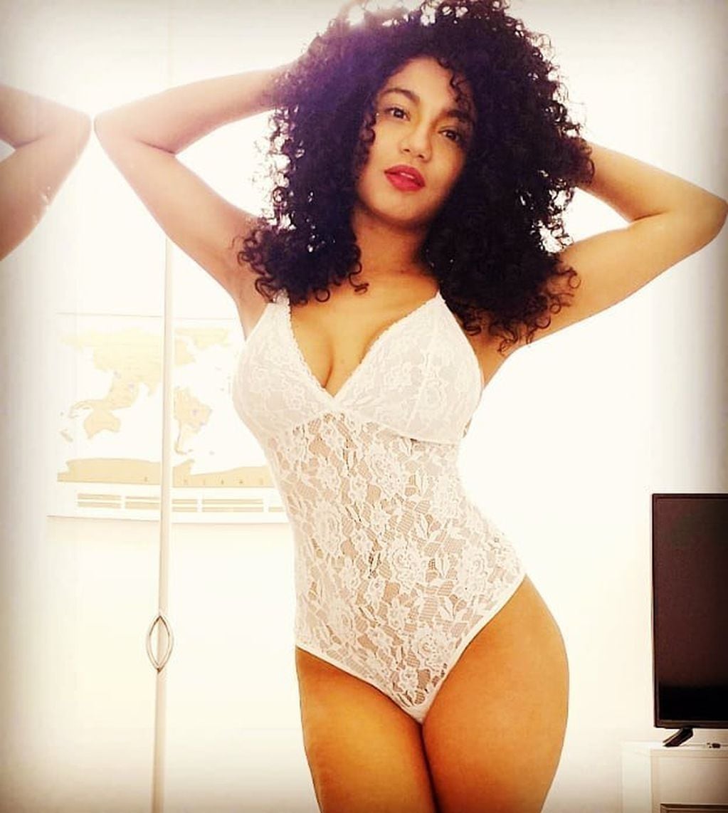 Kate Rodríguez compartió en su perfil de Instagram una foto donde luce un body de lencería de encaje blanco.