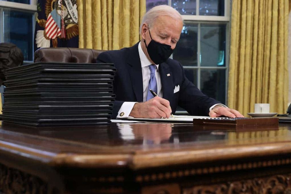 Joe Biden firmó tres decretos sobre políticas migratorias.