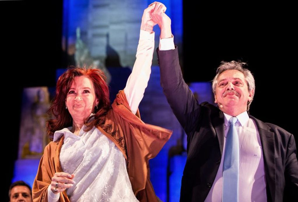 Cristina Fernández y Alberto Fernández. Foto: HO / FRENTE DE TODOS / AFP.