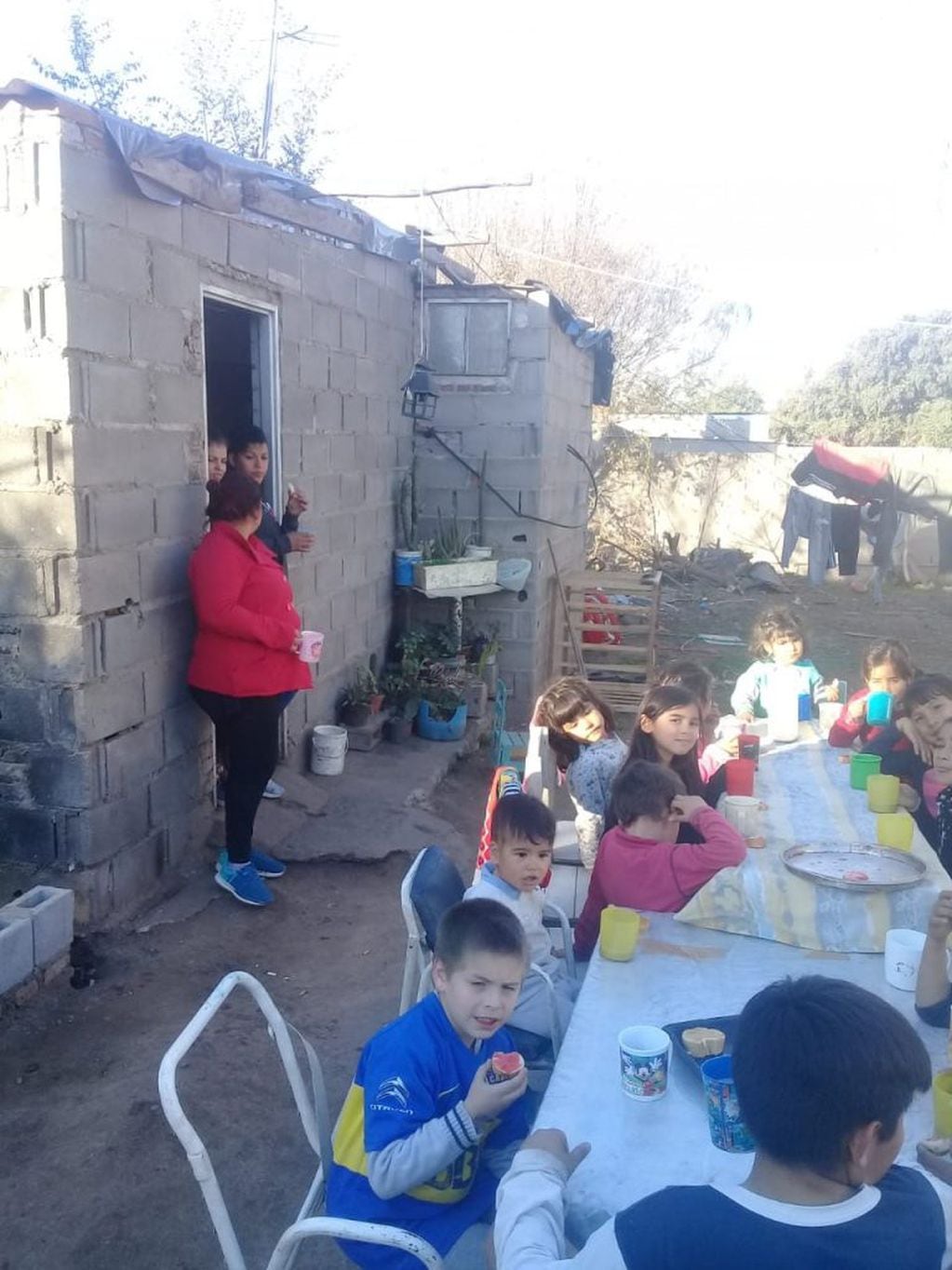 Merendero Pancitas Llenas de Parque Virrey asiste a 60 chicos.