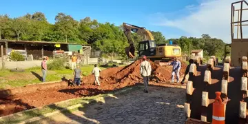 Inician el movimiento de suelo para el asfaltado en la avenida Libertad