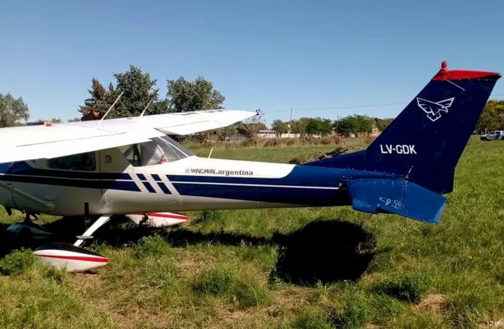 Aterrizaje de emergencia en inmediaciones al Lago Urugua-í.
