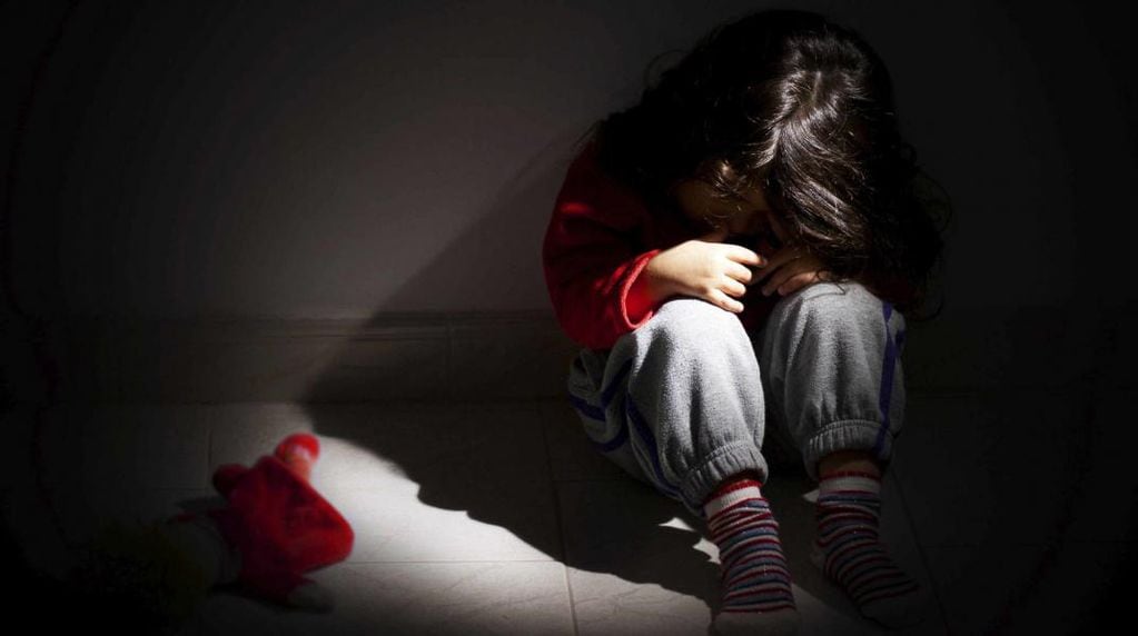 Los casos de maltrato infantil se pueden identificar por conductas, golpes o bajo rendimiento académico. 