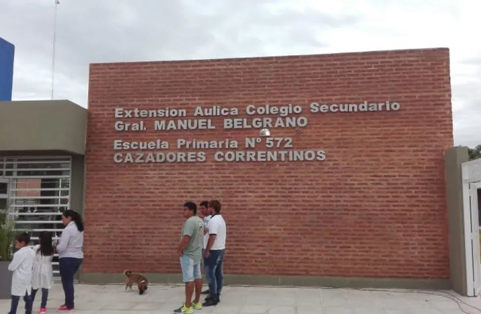 Gustavo Valdés inauguró una escuela en Cazadores Correntinos