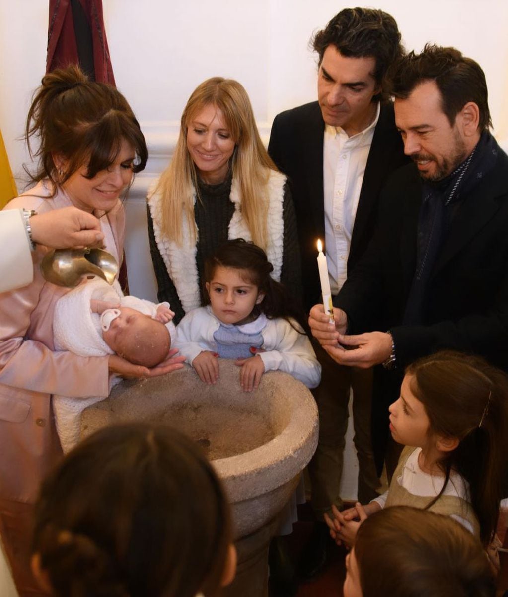 Isabel Macedo y Juan Manuel Urtubey festejaron el bautismo de su hija.