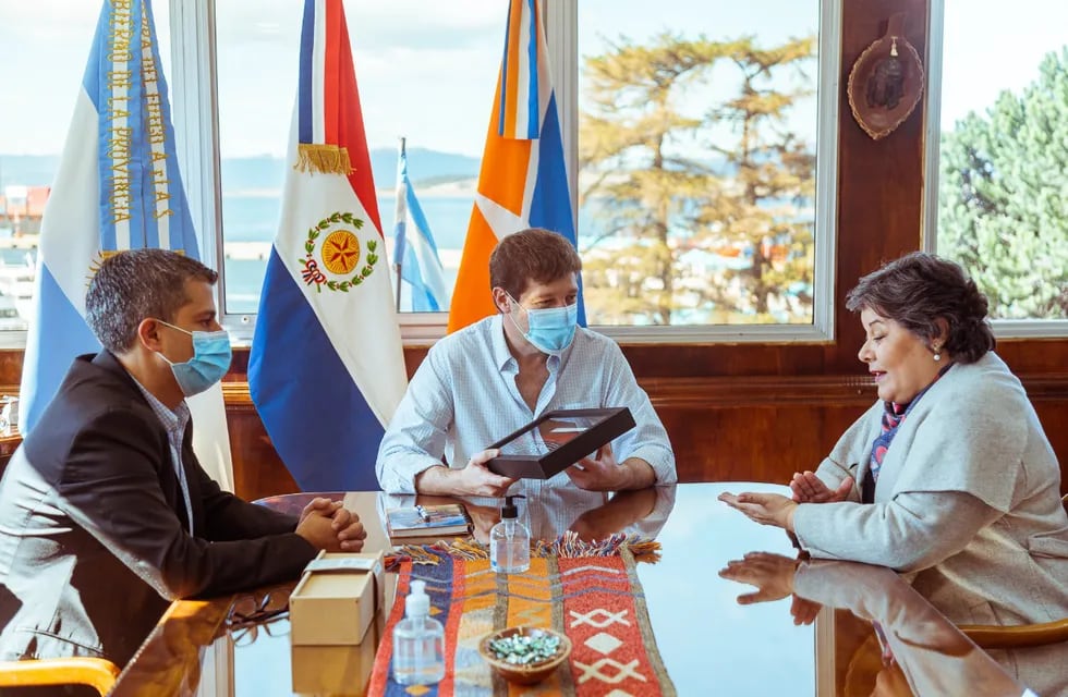 El Gobernador de Tierra del Fuego recibió en Casa de Gobierno a la Consul General del Paraguay.