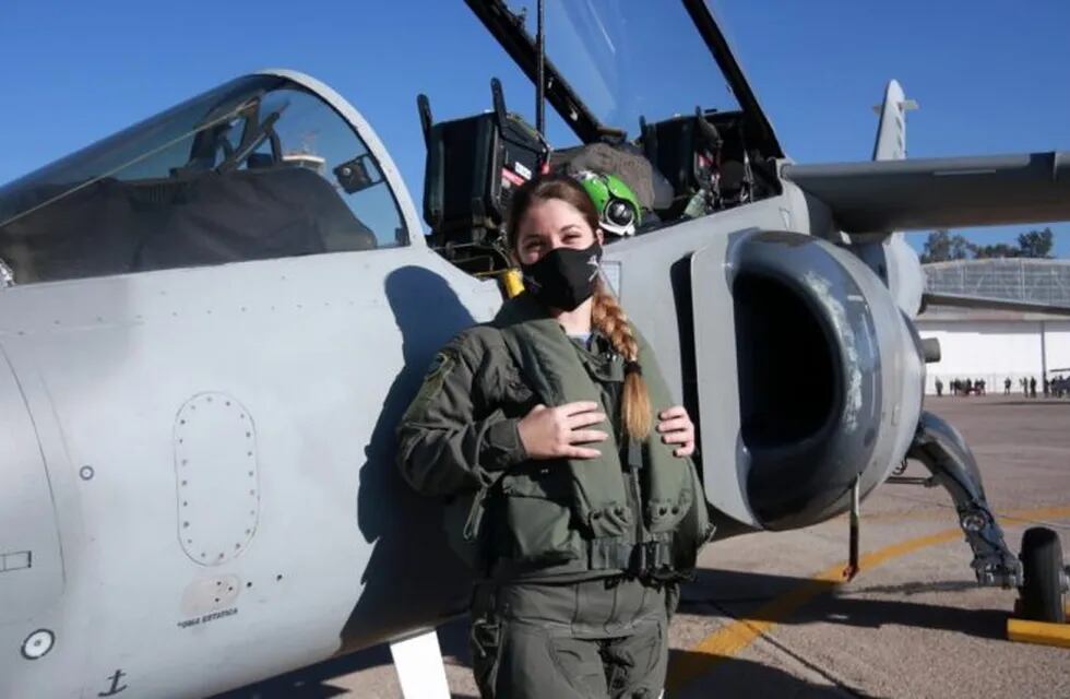 Teniente Sofía Vier, primera mujer piloto de Caza de nuestro país.