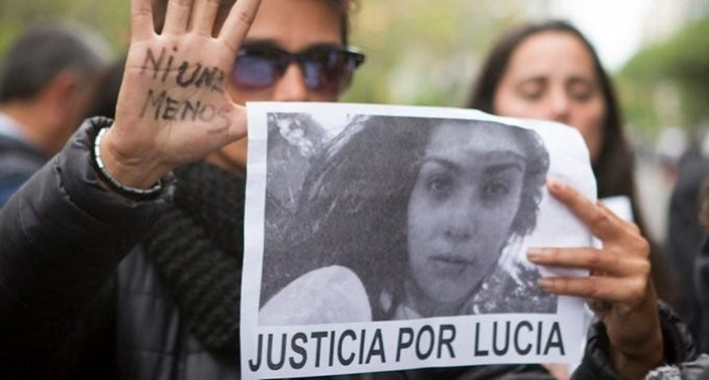 Marchan pidiendo Justicia por el femicidio de Lucía Pérez.