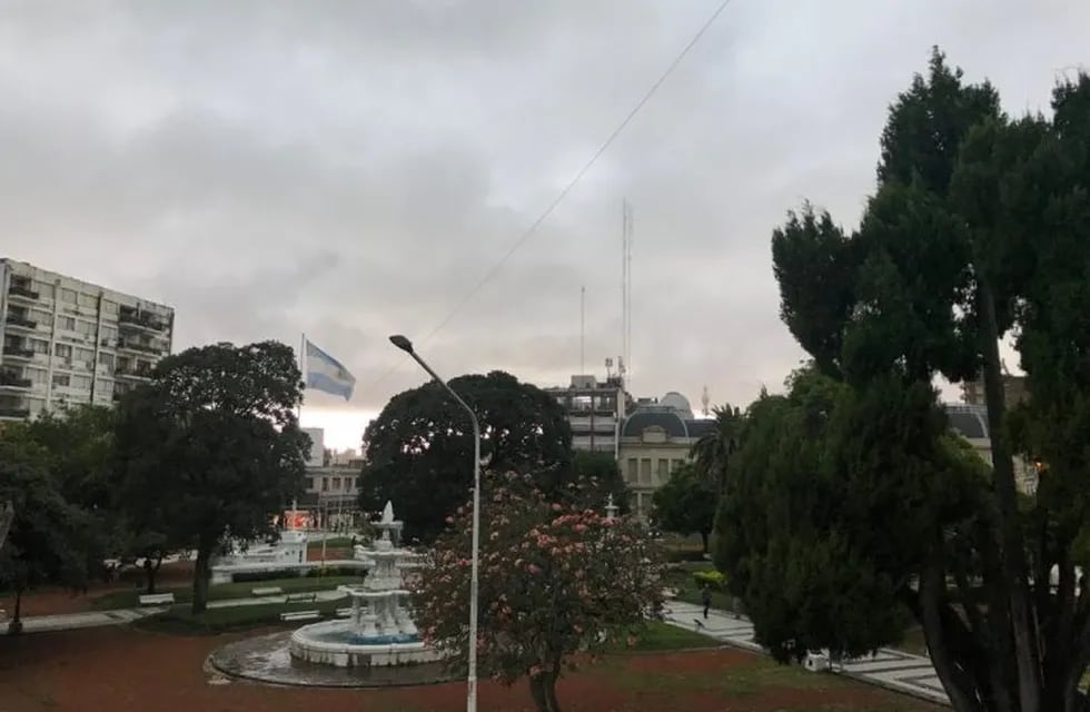 Oscureció el cielo en Paraná