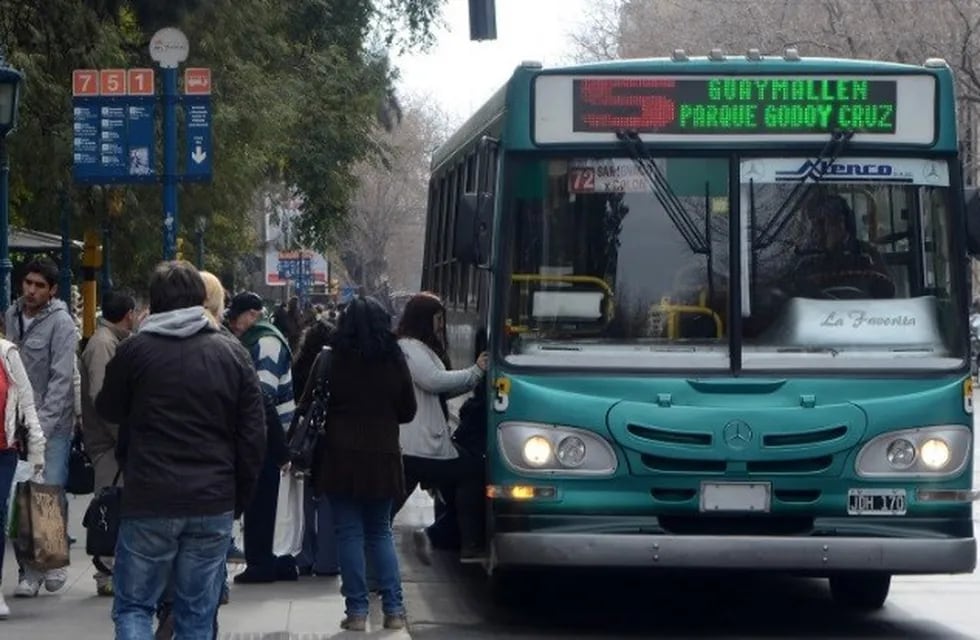 Por el paro del martes, el transporte público funcionará en un 20%.