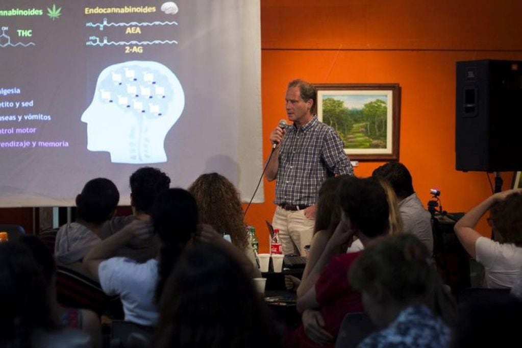 Café Científico Posadas en funcionamiento desde 2013 el último viernes de cada mes. (Prensa UNAM)