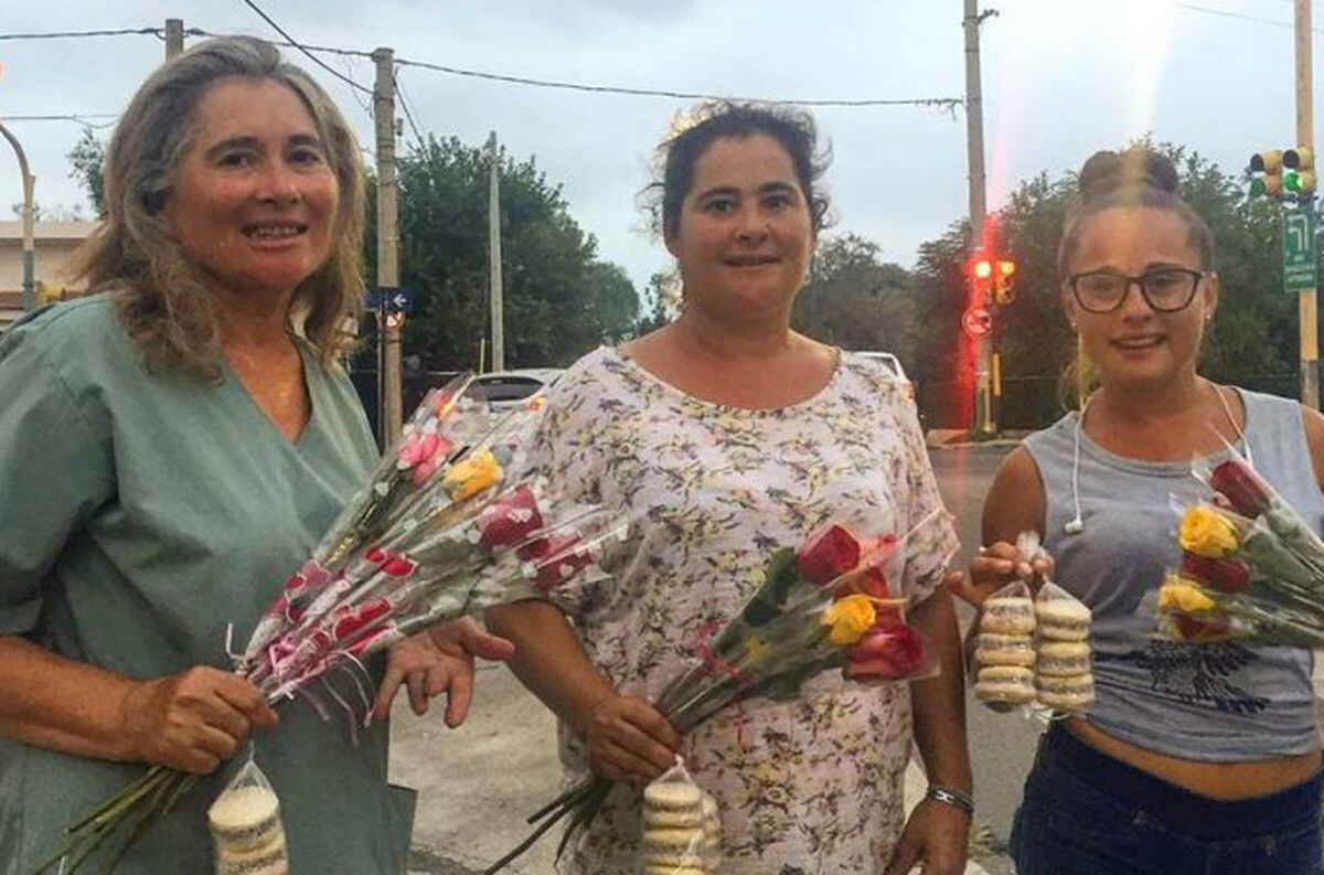 María Ester, Lorena y Katia, tres generaciones de vendedoras de alfajores en la Octavio Pinto. (Creatividad a la Boina)