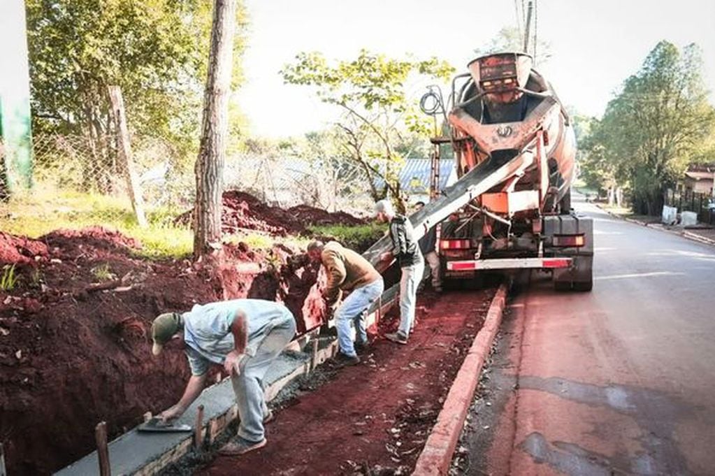 Obras en Eldorado: arranco la segunda etapa de la construcción de un puente en el barrio Avanti.