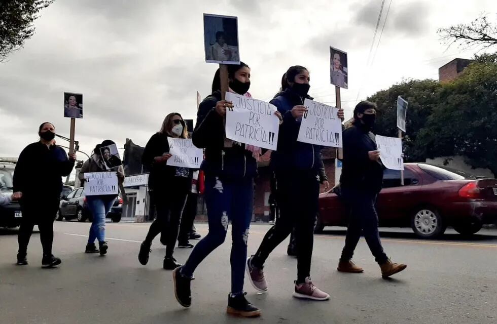 "Justicia por Patricia", decían los carteles en la marcha de este lunes en Valle Hermoso. (Foto: La Estafeta Online).