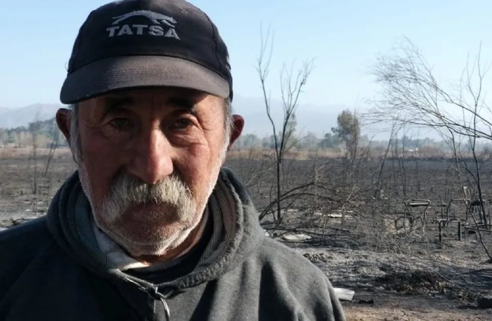 Oscar Ábrego, el hombre que perdió todo en el incendio del Parque Sarmiento.