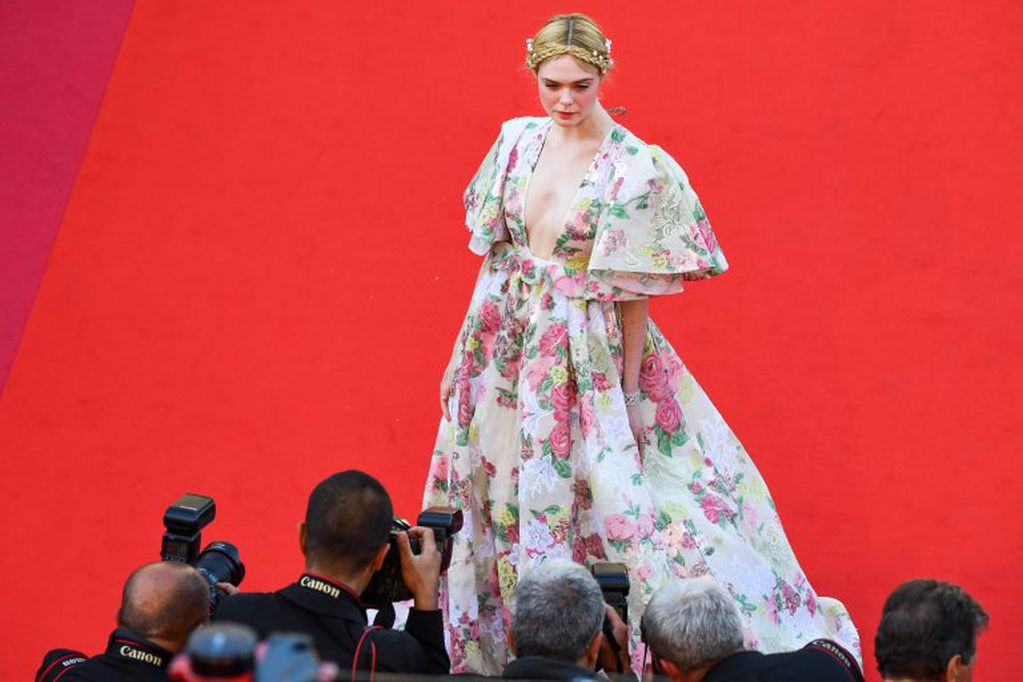 Elle Fanning, luce su diseño de Valentino en Cannes 2019 (Foto: ANTONIN THUILLIER / AFP)