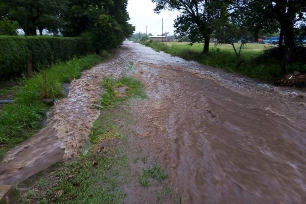 Calles inundadas en Caroya (Gentileza Noticias Jesús María)