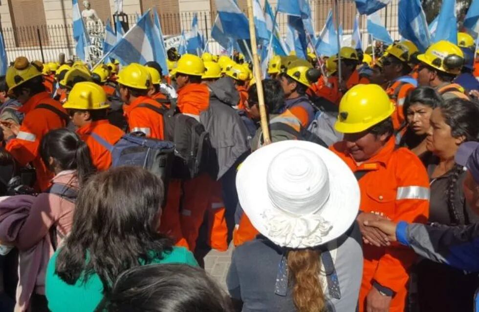 Mineros de El Aguilar, llegan a San Salvador de Jujuy