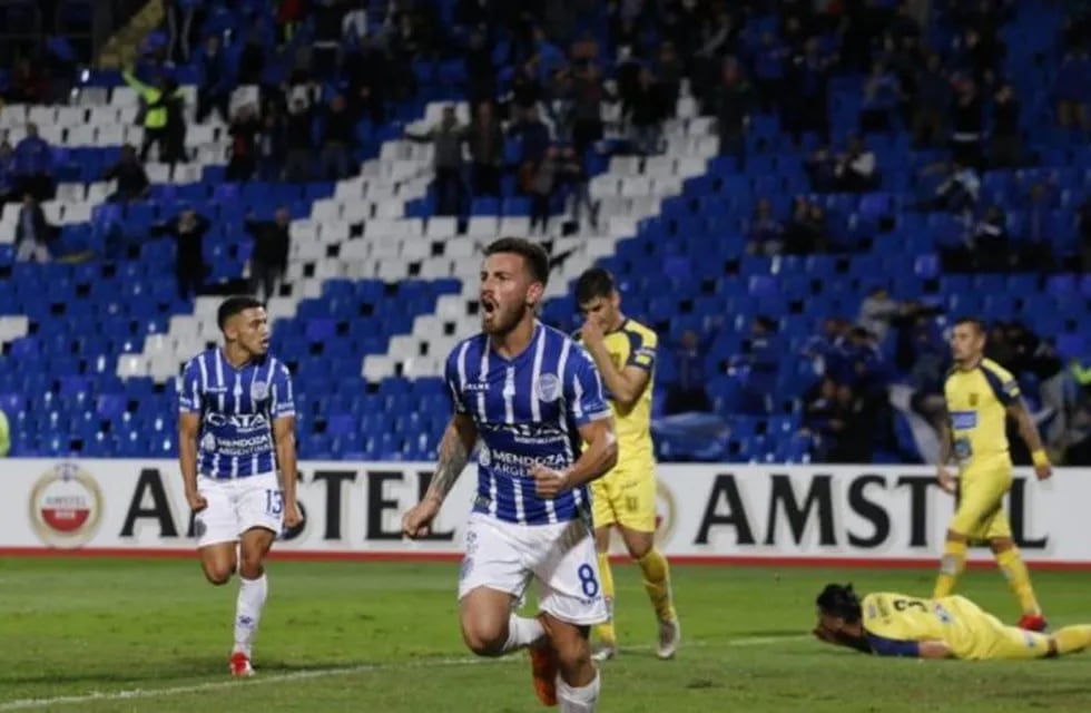 Gonzalez festeja el gol del Tomba