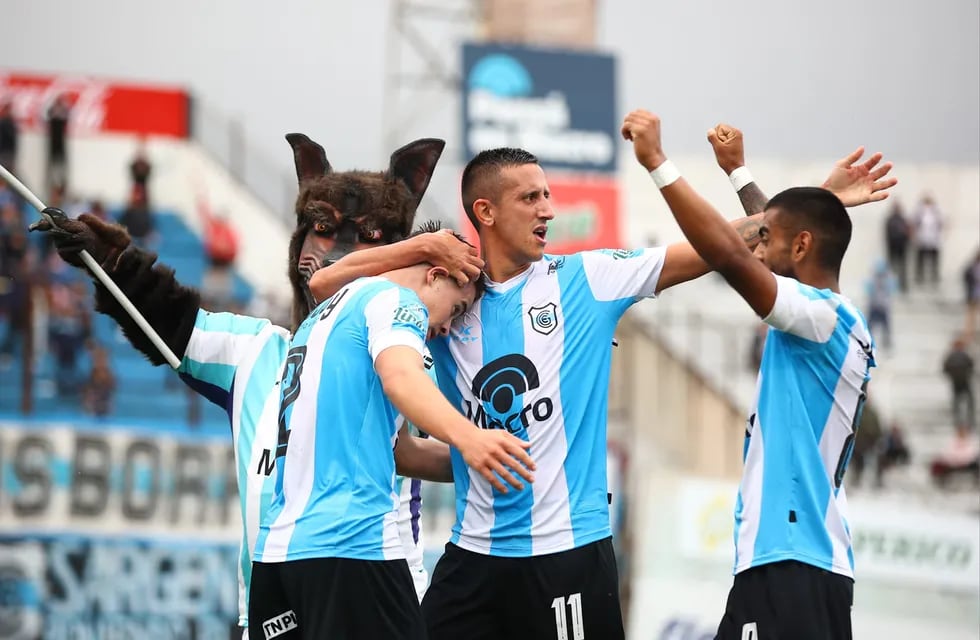 Hubo festejo en el estadio "23 de Agosto" y con los tres puntos obtenidos, resultado del 2 a 0 frente a Deportivo Maipú, Gimnasia de Jujuy se prende en la pelea por el segundo ascenso a la liga mayor.
