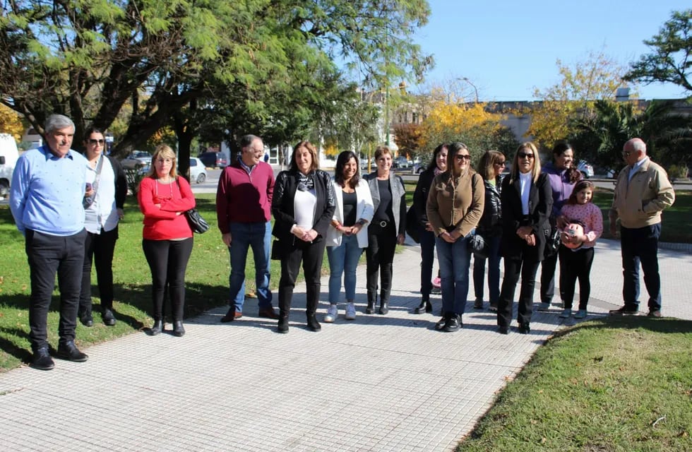 139º aniversario de Tres Arroyos: ofrenda floral  en el monumento a Dardo Rocha