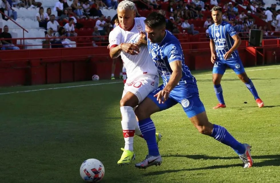 Godoy Cruz juega con Huracán por la Copa de la Liga Profesional en el estadio Tomás Ducó. Gentileza Los Andes
