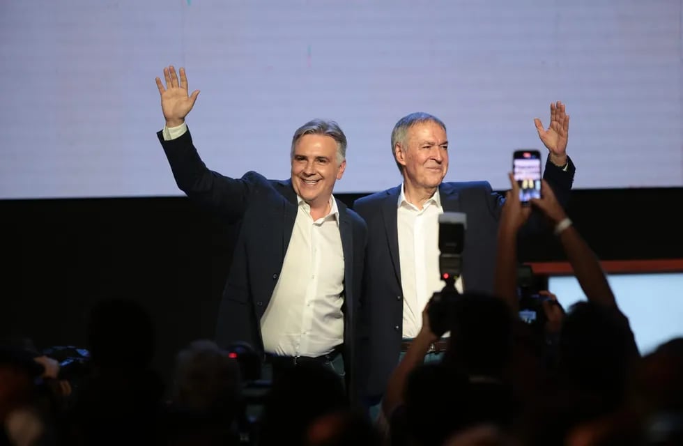 Martín Llaryora, intendente, y Juan Schiaretti, gobernador de Córdoba, con sus saludos por las fiestas (archivo La Voz).