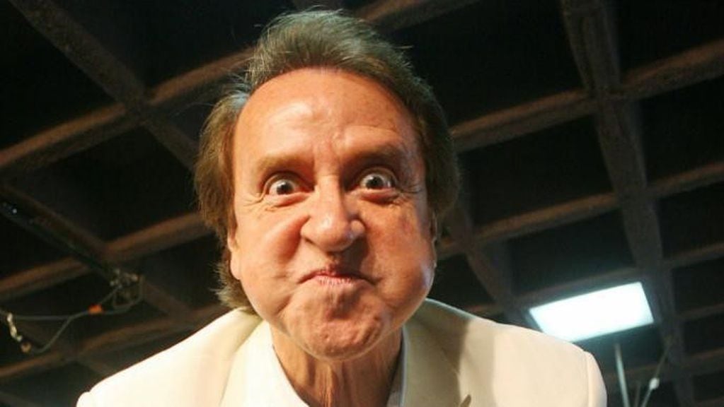 Carlos  Villagrán tiene actualmente 76 años y pertenece a la población con mayor riesgo (web)