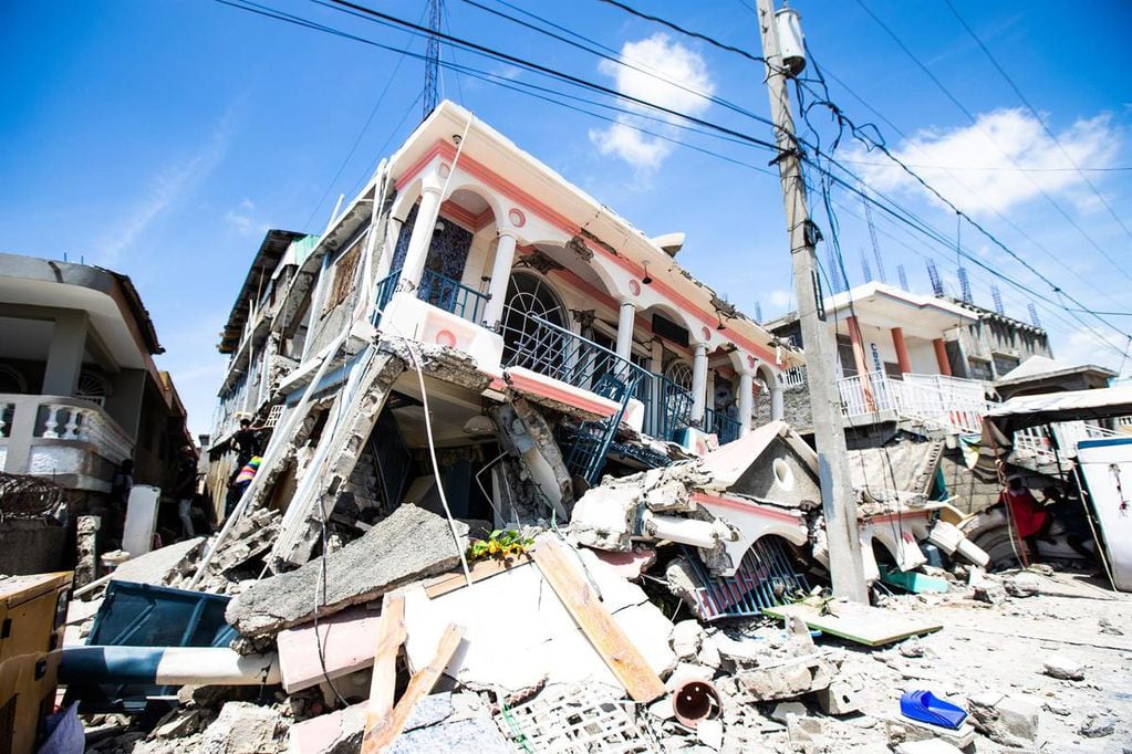 Edificios en ruinas tras fuerte terremoto en Haití. Gentileza / elcomercio.pe