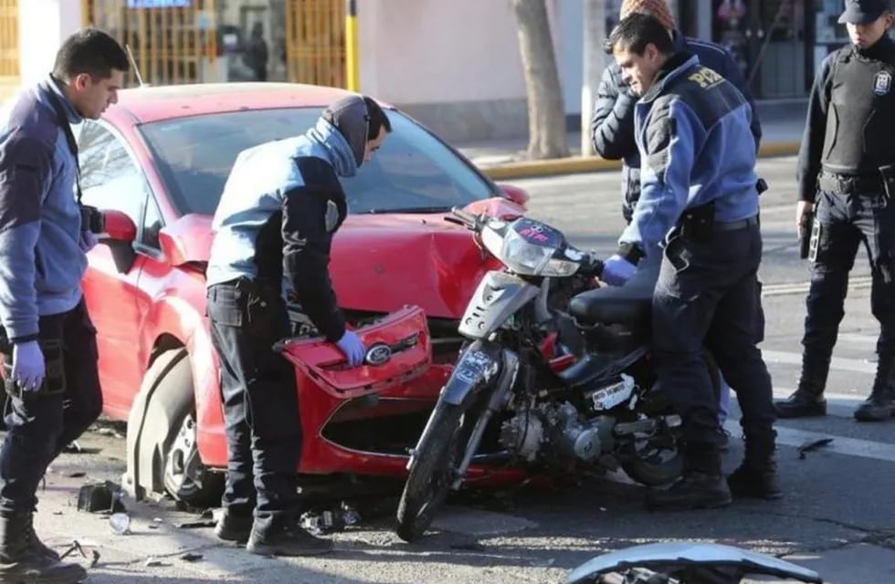 mujer a bordo de una moto murió en Godoy Cruz