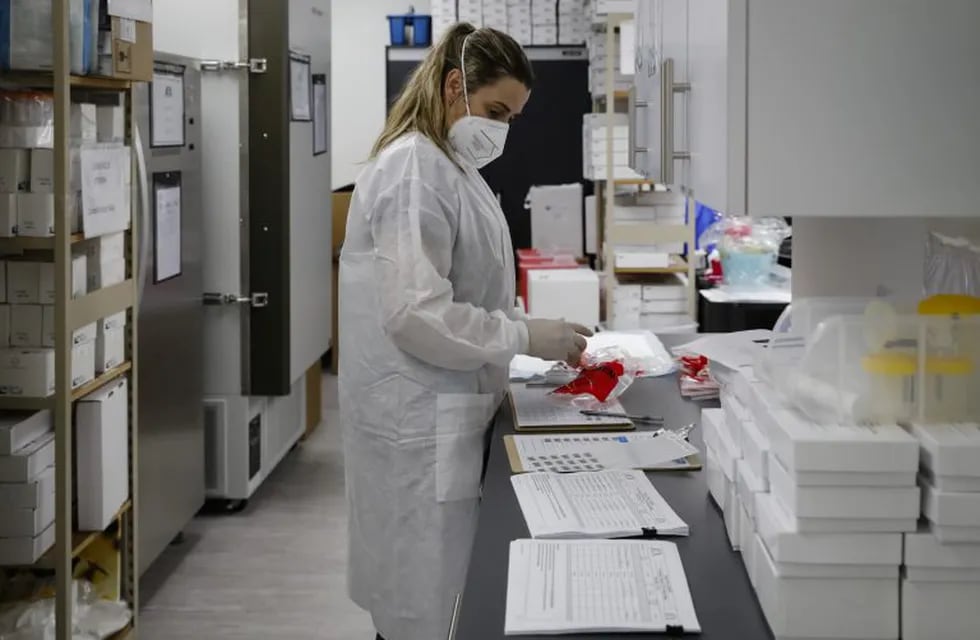 A health worker wearing a protective mask works in a lab during clinical trials for a Covid-19 vaccine at Research Centers of America in Hollywood, Florida, U.S., on Wednesday, Sept. 9, 2020. Drugmakers racing to produce Covid-19 vaccines pledged to avoid shortcuts on science as they face pressure to rush a shot to market. Photographer: Eva Marie Uzcategui/Bloomberg