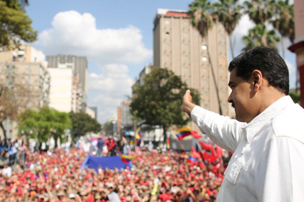 Nicolás Maduro, aseguró este domingo que el suministro eléctrico del país se restablecerá "de forma estable y definitiva" (Foto: REUTERS)