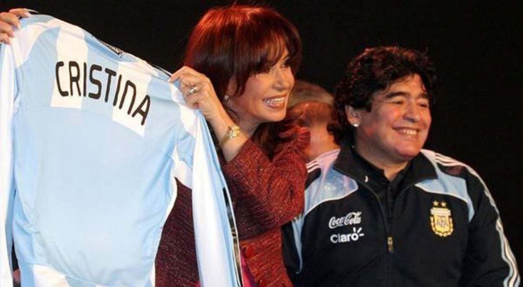 Archivo. Cristina recordó al astro del fútbol argentino, a tres años de su fallecimiento (La Voz/Archivo).